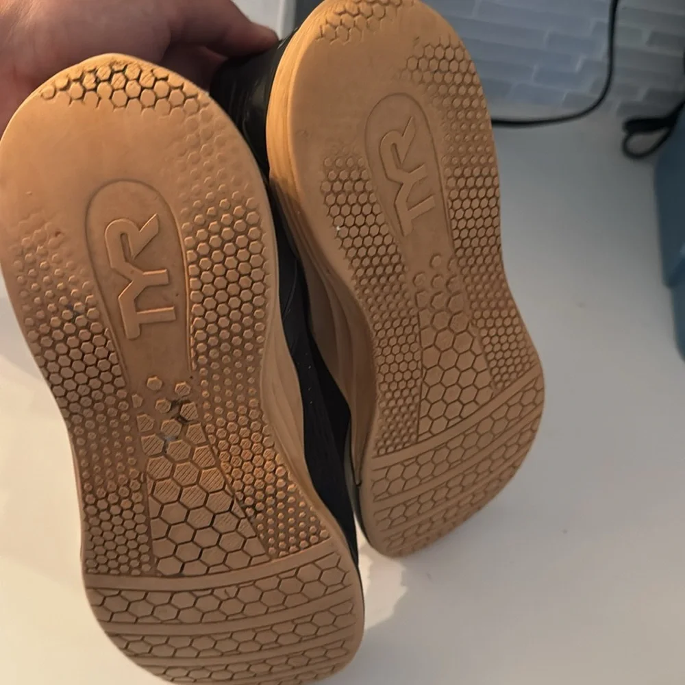 TYR CXT-1 Trainers Gym Shoes Athletic Sneakers Black Red Gum Sole Sz 10 - Picture 9 of 9